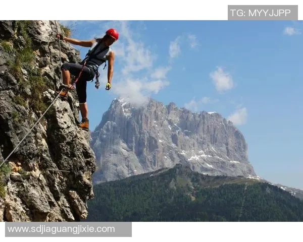 李芳独家分享攀岩技巧与心得助你征服高峰挑战自我极限 李芳独家分享攀岩技巧与心得助你征服高峰挑战自我极限