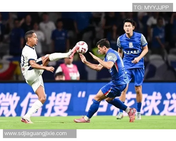 上海篮球队状态引发热议球迷对球队表现的看法与争论