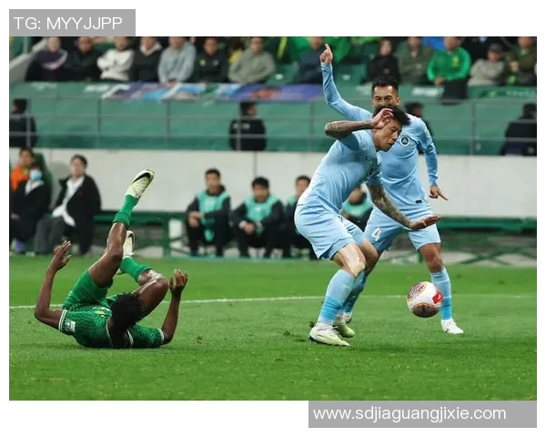 深圳足球队战术变革引发热议探索新方向与未来发展潜力 深圳足球队战术变革引发热议探索新方向与未来发展潜力