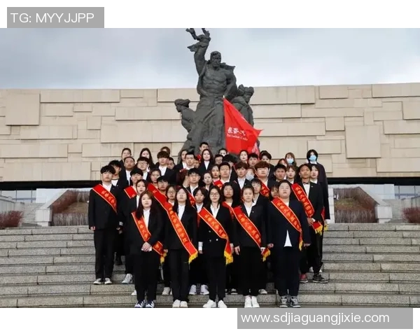 重庆足球队的蜕变之路：从辉煌到重生的纪实探索与反思